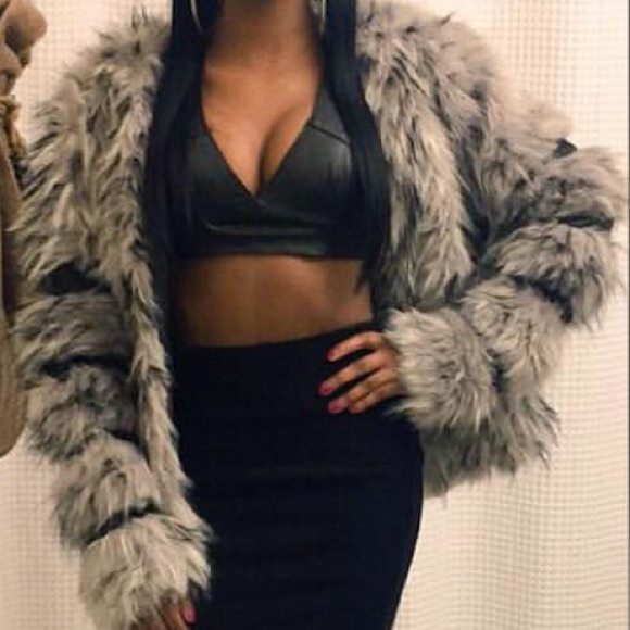 Faux fur coat with faux leather detailed sleeves - Picture 1 of 2